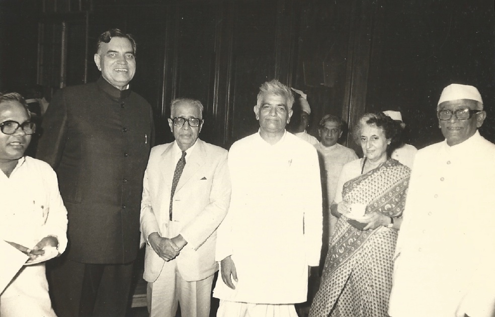 Balram Jakhar with Mani Ram Bagri, M. Hidayatullah, Indira Gandhi and Neelam Sanjiva Reddy. Exact date unrecorded.